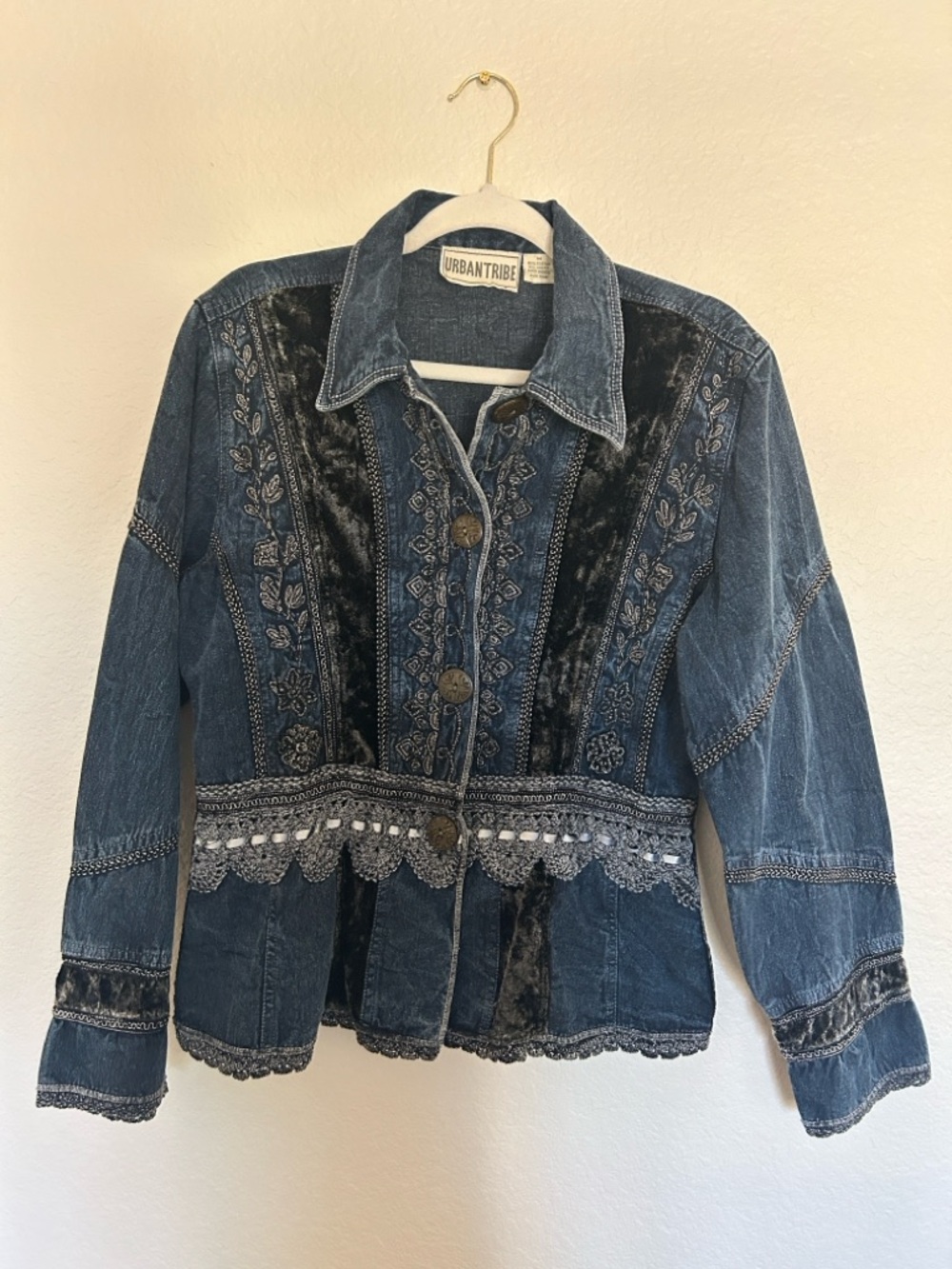 Vtg Urban Tribe Embroidered Denim Jacket Size Women’s medium